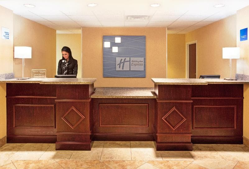 Holiday Inn Express & Suites Niagara Falls 5