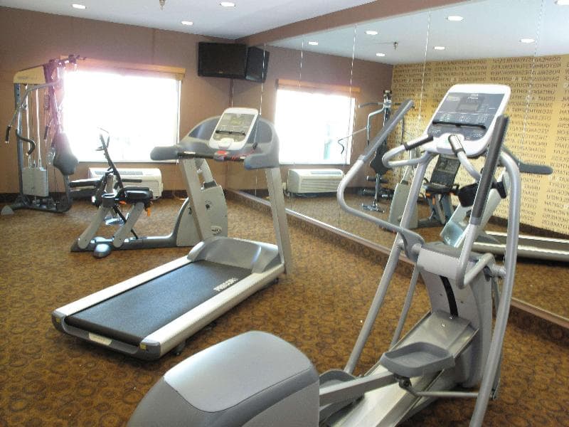 La Quinta Inn & Suites by Wyndham Indianapolis Downtown 2