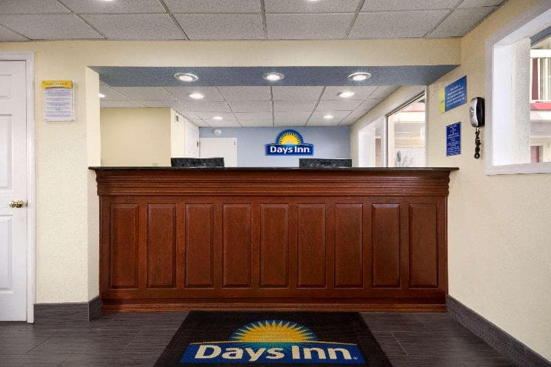 Days Inn by Wyndham Jacksonville 4