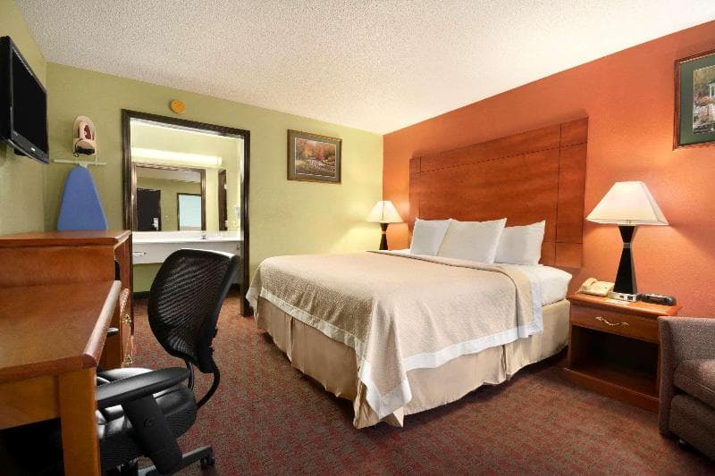 Days Inn by Wyndham Jacksonville photo 1
