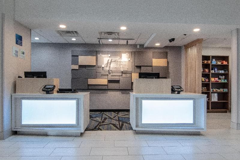 Holiday Inn Express & Suites Indianapolis Northwest 4