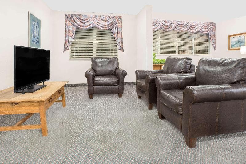 Microtel Inn & Suites by Wyndham Broken Bow 4