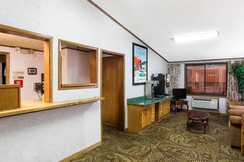 Howard Johnson by Wyndham Wilmington 3
