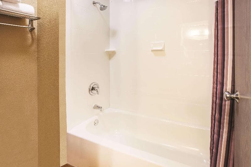 La Quinta Inn by Wyndham Indianapolis North at Pyramids 4