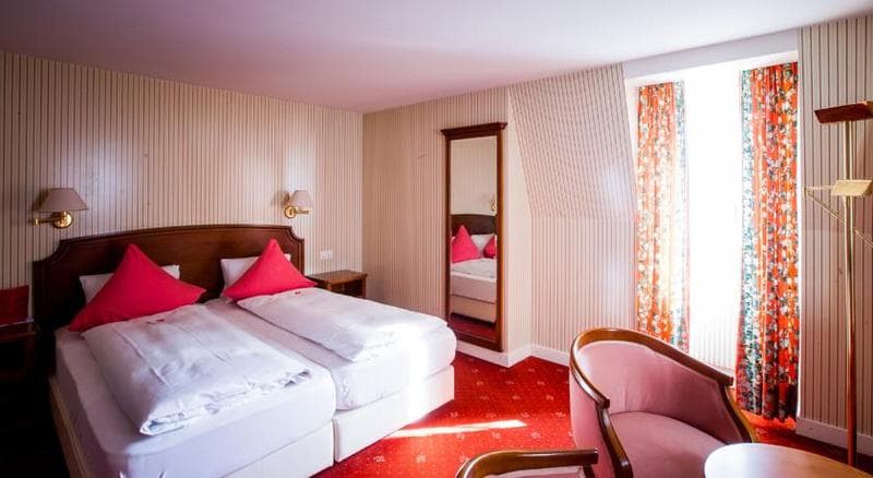 Carlton-Europe Vintage Adults Hotel 3