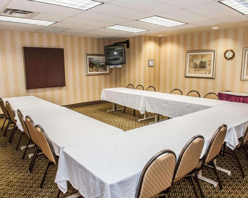 Quality Inn Castleton 4