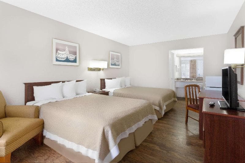Days Inn by Wyndham Kingman West 5