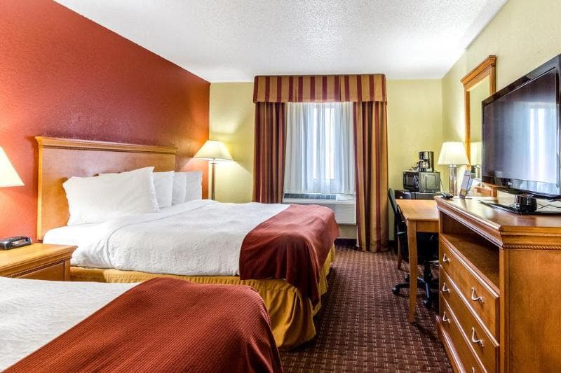 Rodeway Inn & Suites 5