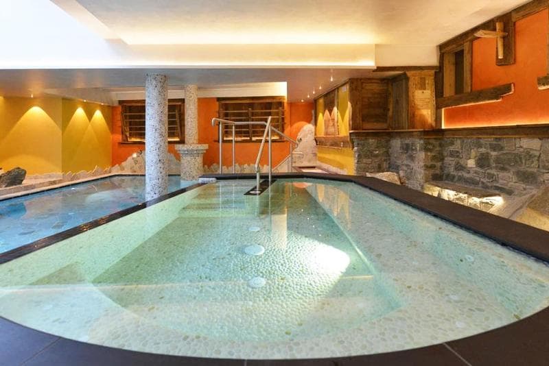 Hotel Bucaneve main