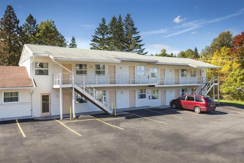 Embassy Inn Motel Ithaca 4