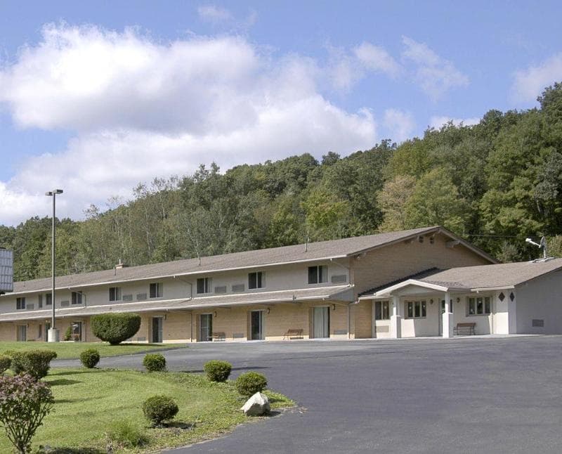 Knights Inn Franklin main