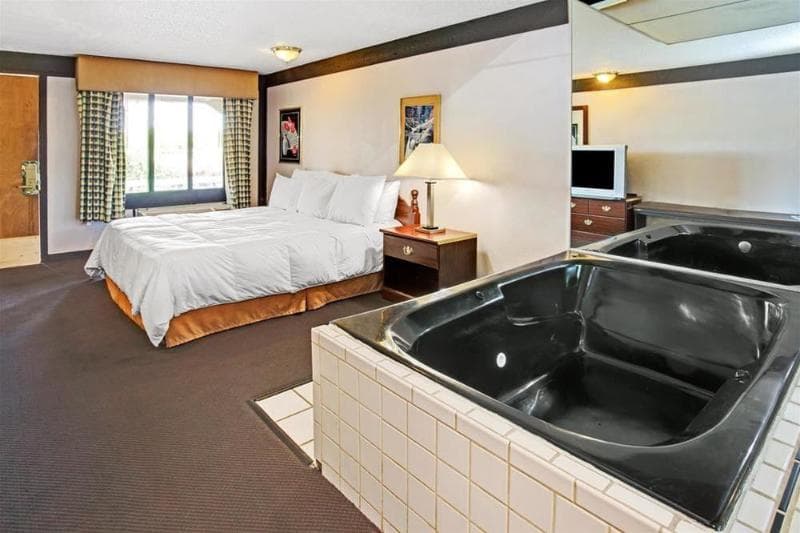 Knights Inn - Indianapolis photo 1