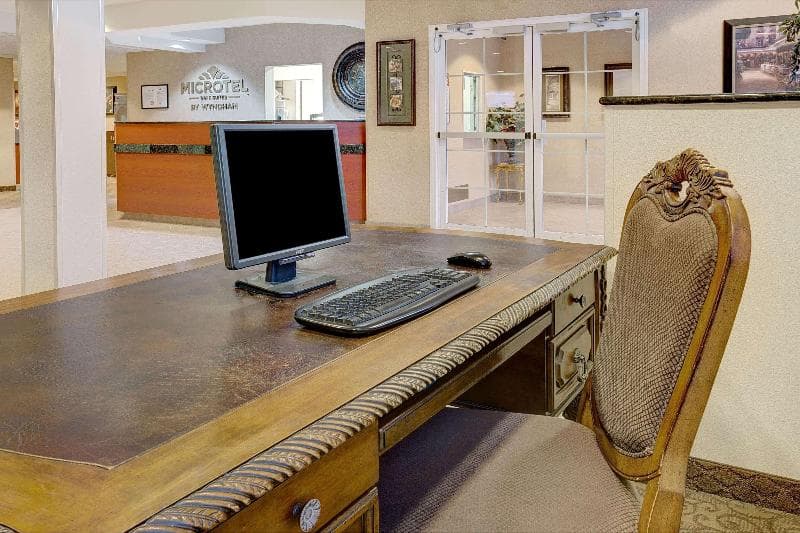 Microtel Inn & Suites By Wyndham Indianapolis Airport 3