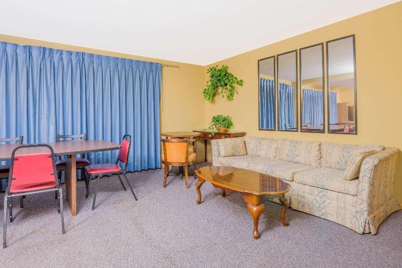 Super 8 By Wyndham Shelbyville photo 1