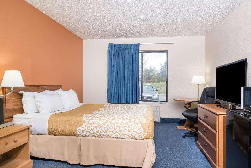 Days Inn by Wyndham Black River Falls 3