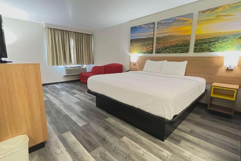 Days Inn By Wyndham Columbus 4