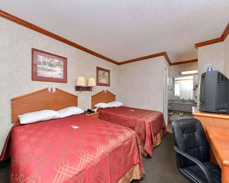Econo Lodge 1