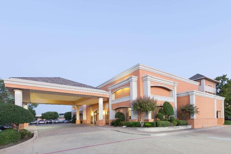 Days Inn By Wyndham Irving Grapevine Dfw Airport North photo 1