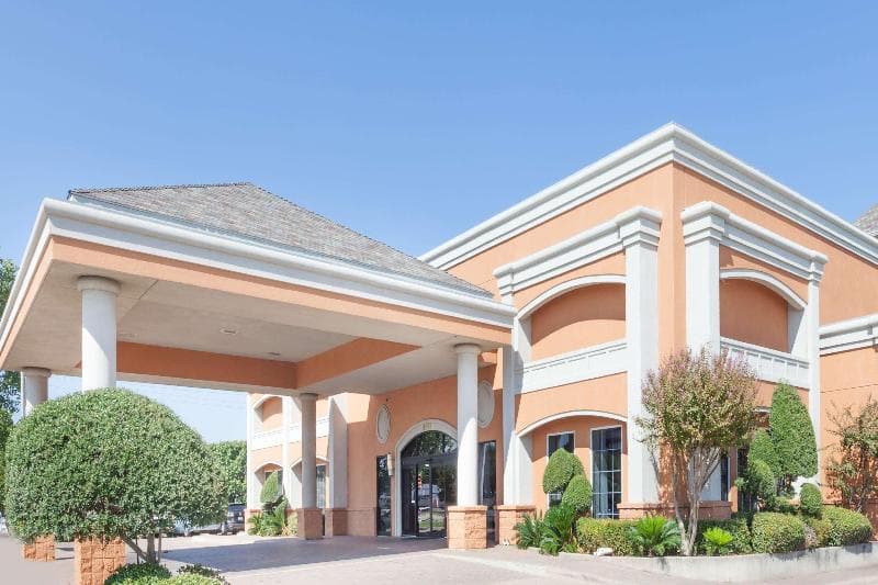 Days Inn By Wyndham Irving Grapevine Dfw Airport North 2