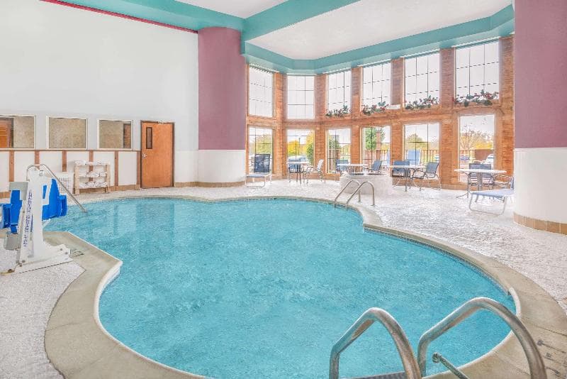 Clarion Pointe Indianapolis Airport 3
