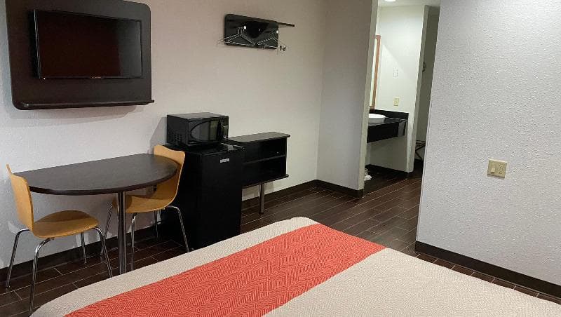 Relax Inn (Ex Motel 6 Franklin In) 5
