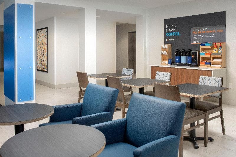 Holiday Inn Express Jacksonville Beach 4
