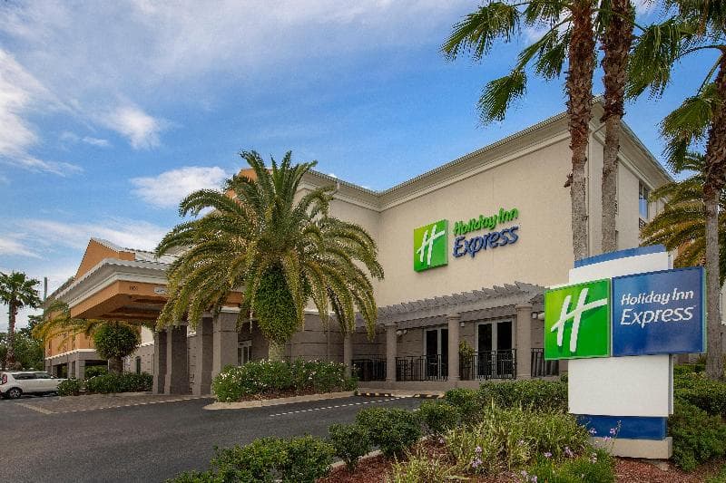 Holiday Inn Express Jacksonville Beach 3