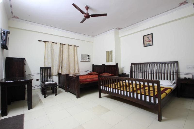 Hotel Raghuraj Palace main