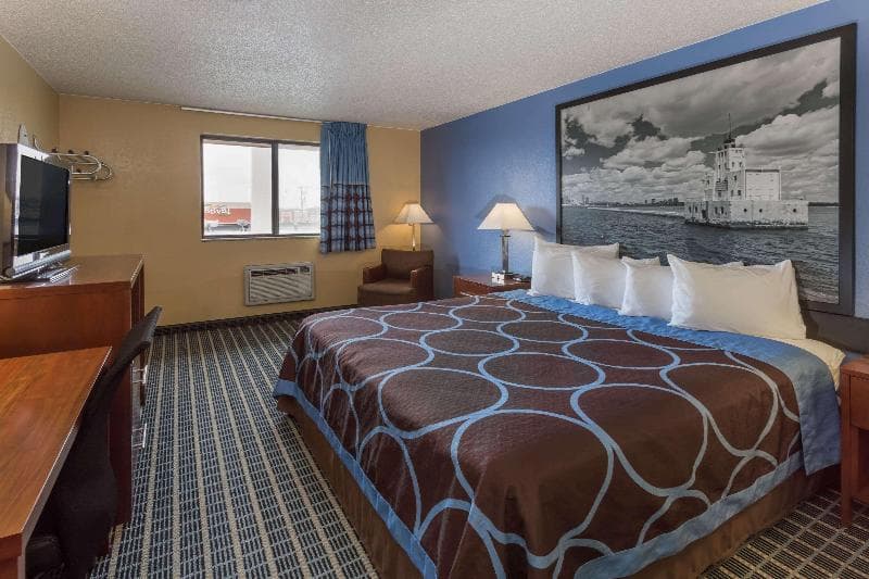 Super 8 By Wyndham Janesville photo 1
