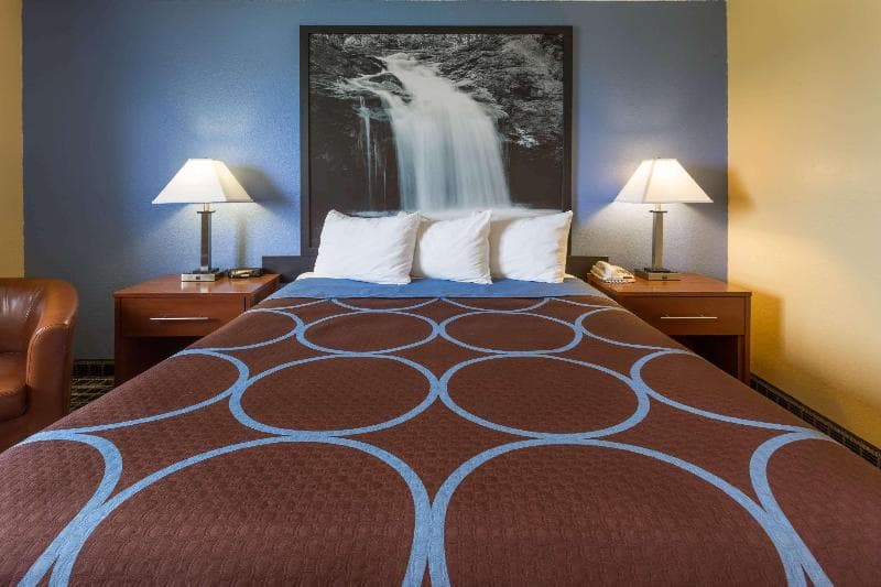 Super 8 By Wyndham Janesville 3