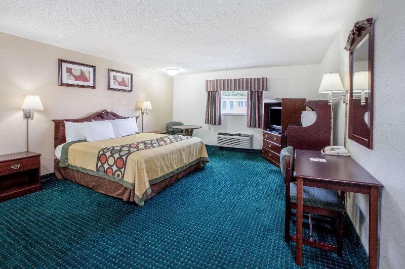 Super 8 By Wyndham Clinton 2