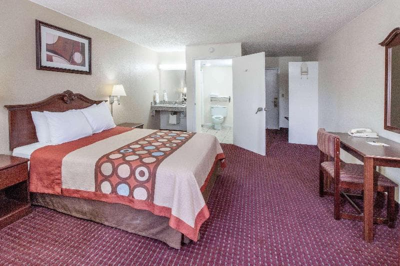 Super 8 By Wyndham Clinton 5