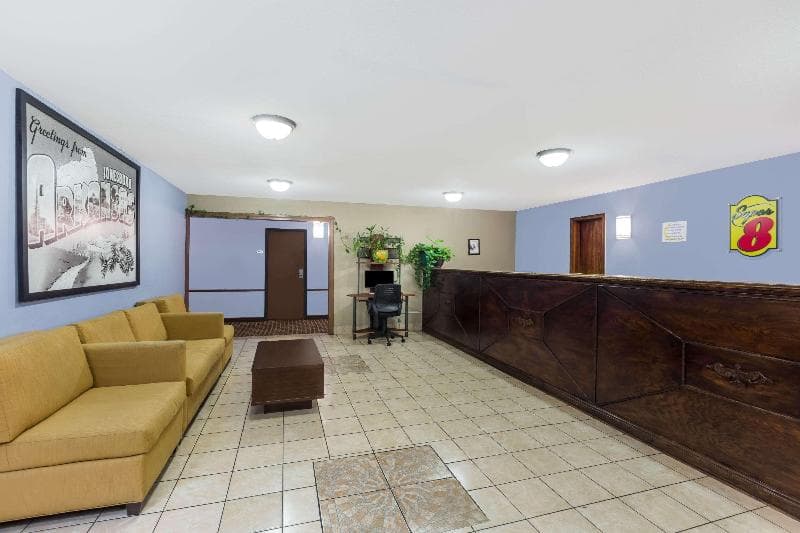 Super 8 by Wyndham Jonesboro 4