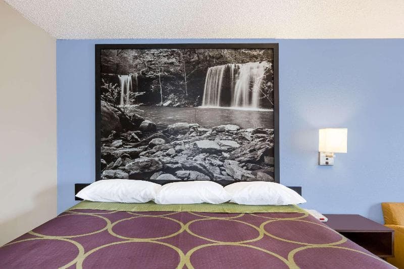 Super 8 by Wyndham Jonesboro photo 1