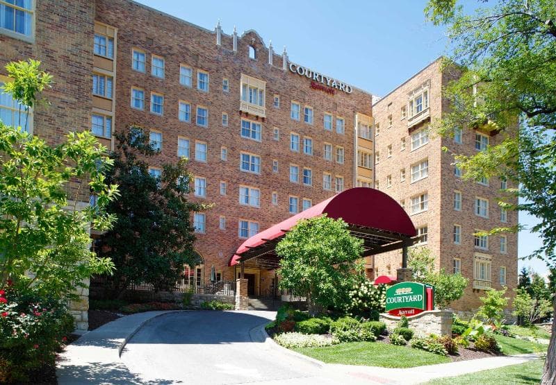 Courtyard By Marriott Kansas City Country Club Plaza 2