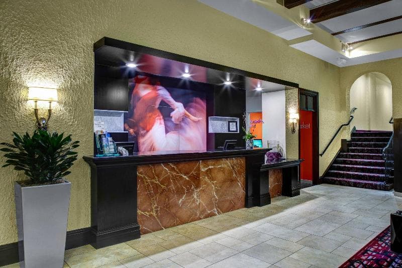 Courtyard By Marriott Kansas City Country Club Plaza photo 1