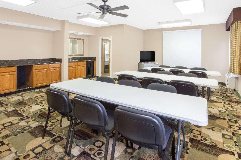 Baymont by Wyndham Janesville 2
