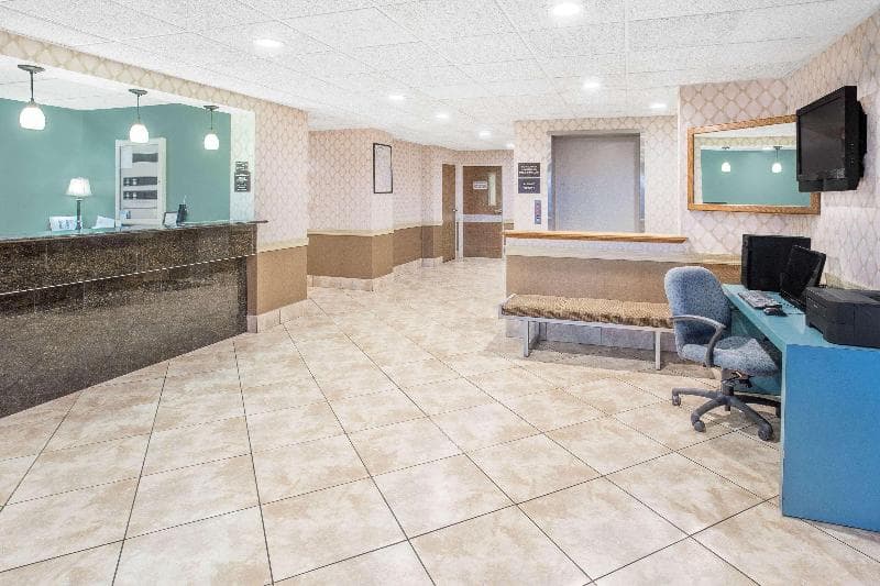 Baymont by Wyndham Janesville 5