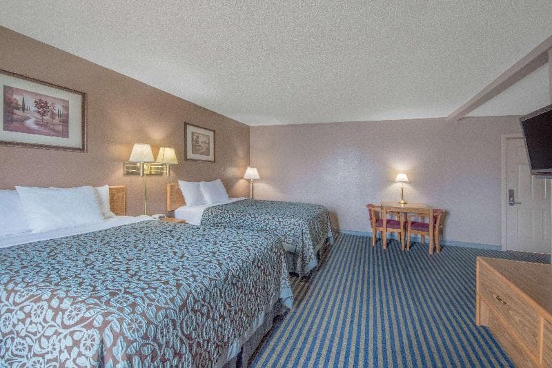Days Inn by Wyndham Jamestown 3