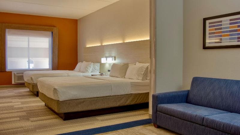 Holiday Inn Express Hotel & Suites Byram 2