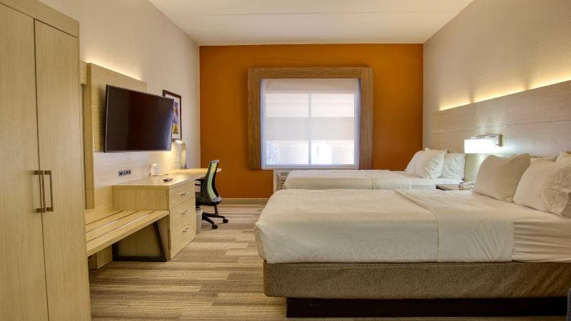 Holiday Inn Express Hotel & Suites Byram 4