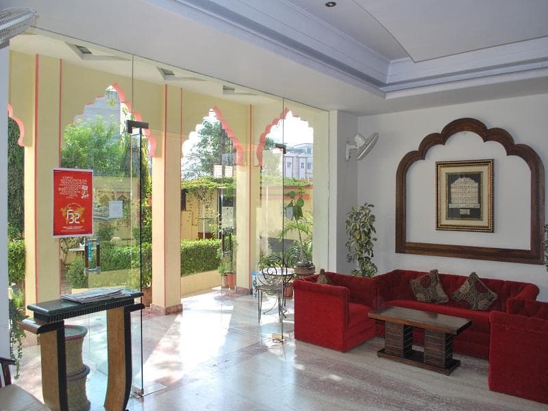 Hotel H.R. Palace main