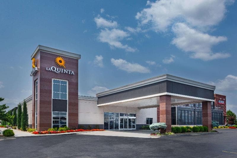 La Quinta Inn & Suites by Wyndham Joplin photo 1