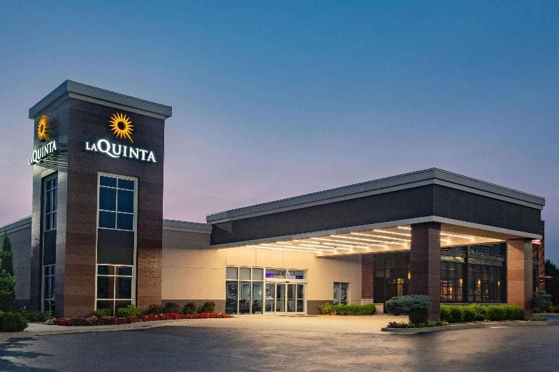 La Quinta Inn & Suites by Wyndham Joplin 2