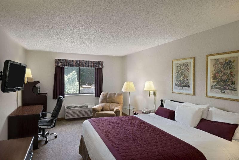 Baymont By Wyndham Whitewater 2