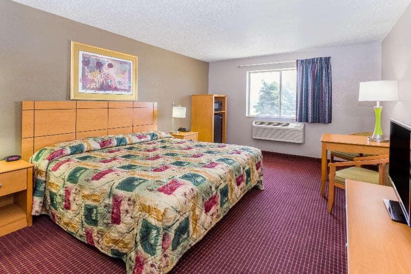 Super 8 by Wyndham Joliet I-55 North/Chicago 4