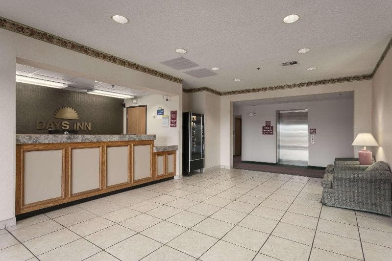 Days Inn by Wyndham Jefferson City 3