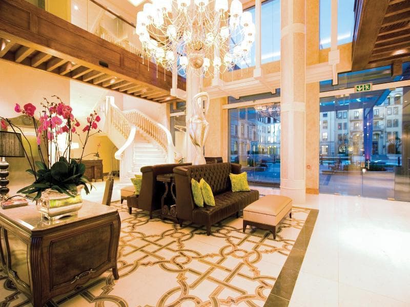 Pivot Hotel 3