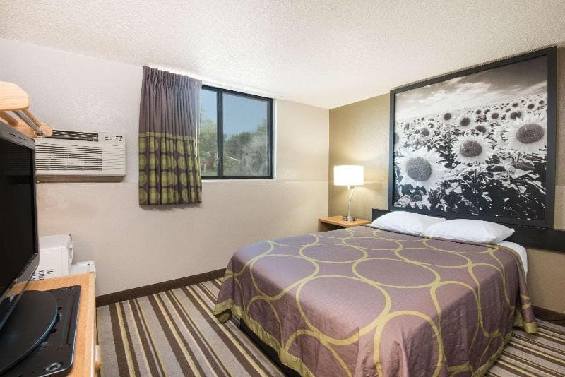 Super 8 By Wyndham Jamestown 2