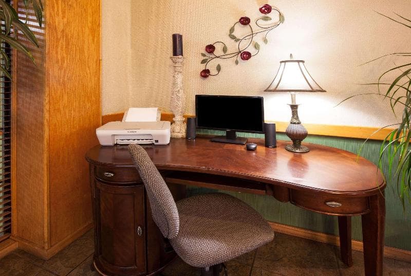 Days Inn By Wyndham Clinton photo 1